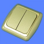 Выключатель 2 клавишный скрытой проводки С56-002 металлик цвет золотой с золотой рамкой Дельта
